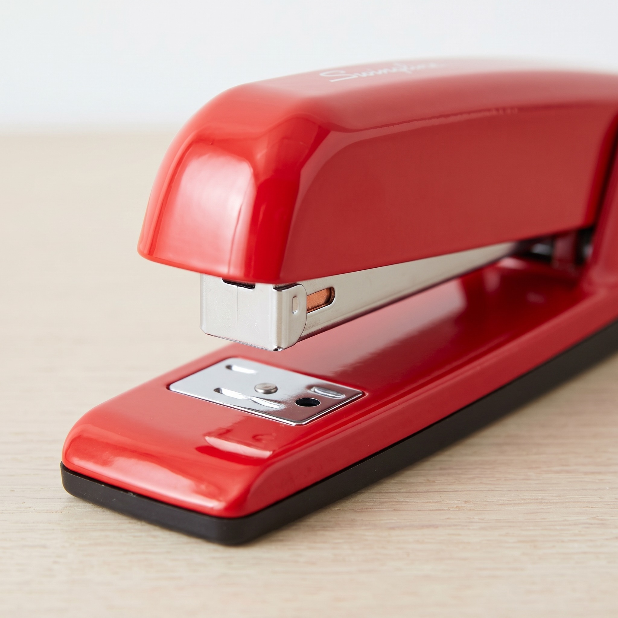 30-Sheet Desktop Stapler with Metal Base, Rio Red, photo 2 of 5