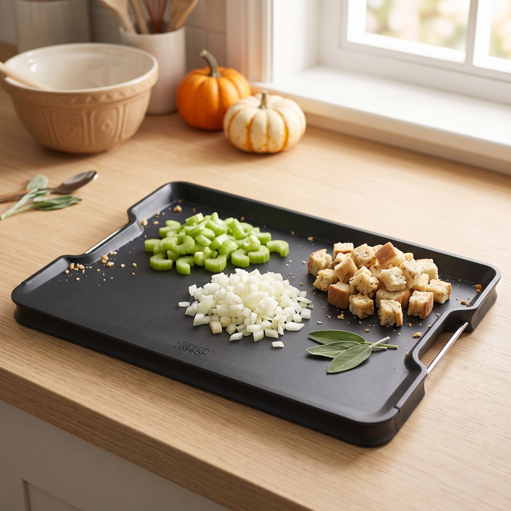 Double-Sided Carving Board with Meat Grip, photo 2 of 11