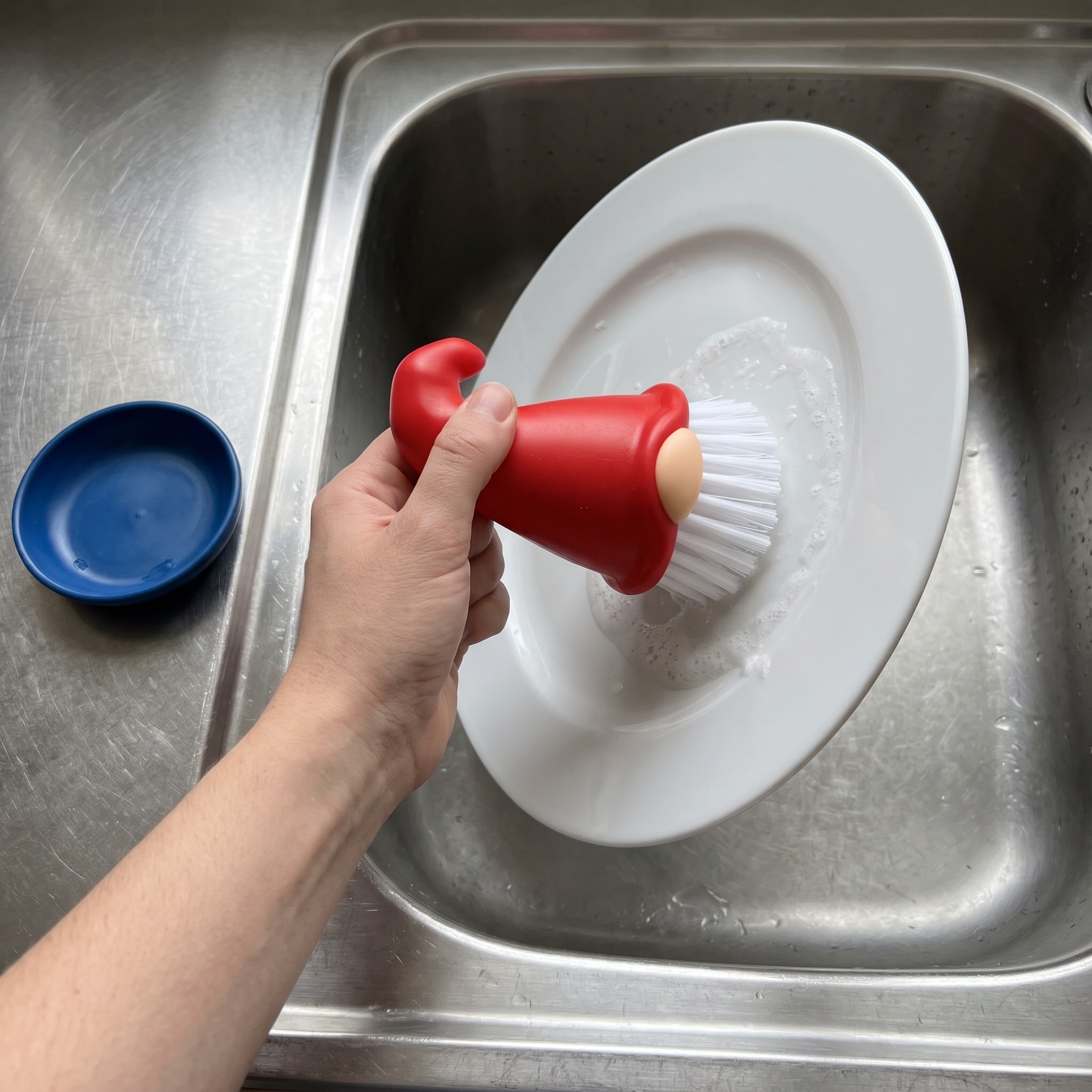 Gnome Dish Brush with Drip Tray, Red and Blue, photo 1 of 5